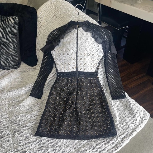 New Self-Portrait Geometric Monochrome Mini Dress in Black/White - Picture 8 of 13